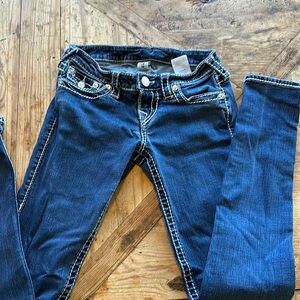 Size 26 True Religion women’s jeans. Skinny low rise stretch white stitching